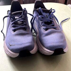 Hoka Arahi 7 purplish blue size 9B women women worn once